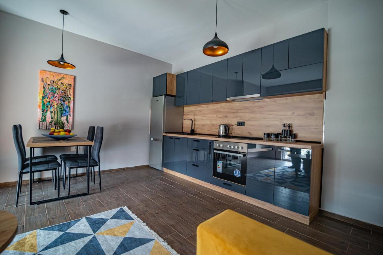 E&S Luxury Suite Apartments أوهغيد المظهر الخارجي الصورة
